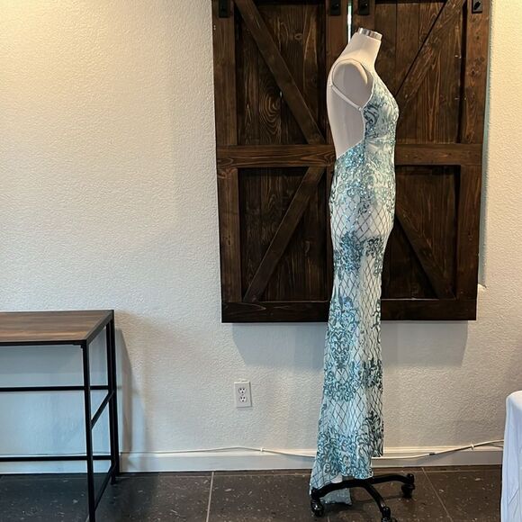 NWT Lin Lin Q Open Back Sequin Wedding Deep V Spaghetti Straps Baroque Dress - Picture 8 of 15